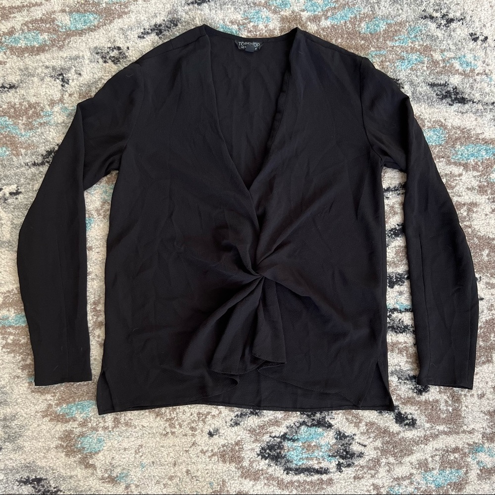 🍎 3/$30 Topshop tie front polyester long sleeve blouse